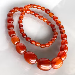 Antikk bakelittkjede i ravfargede perler - 52 g