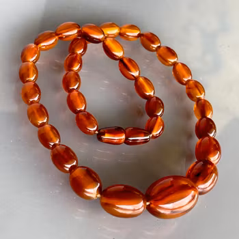 Antikt bakelit collier i bärnstens färg pärlor - 30 g