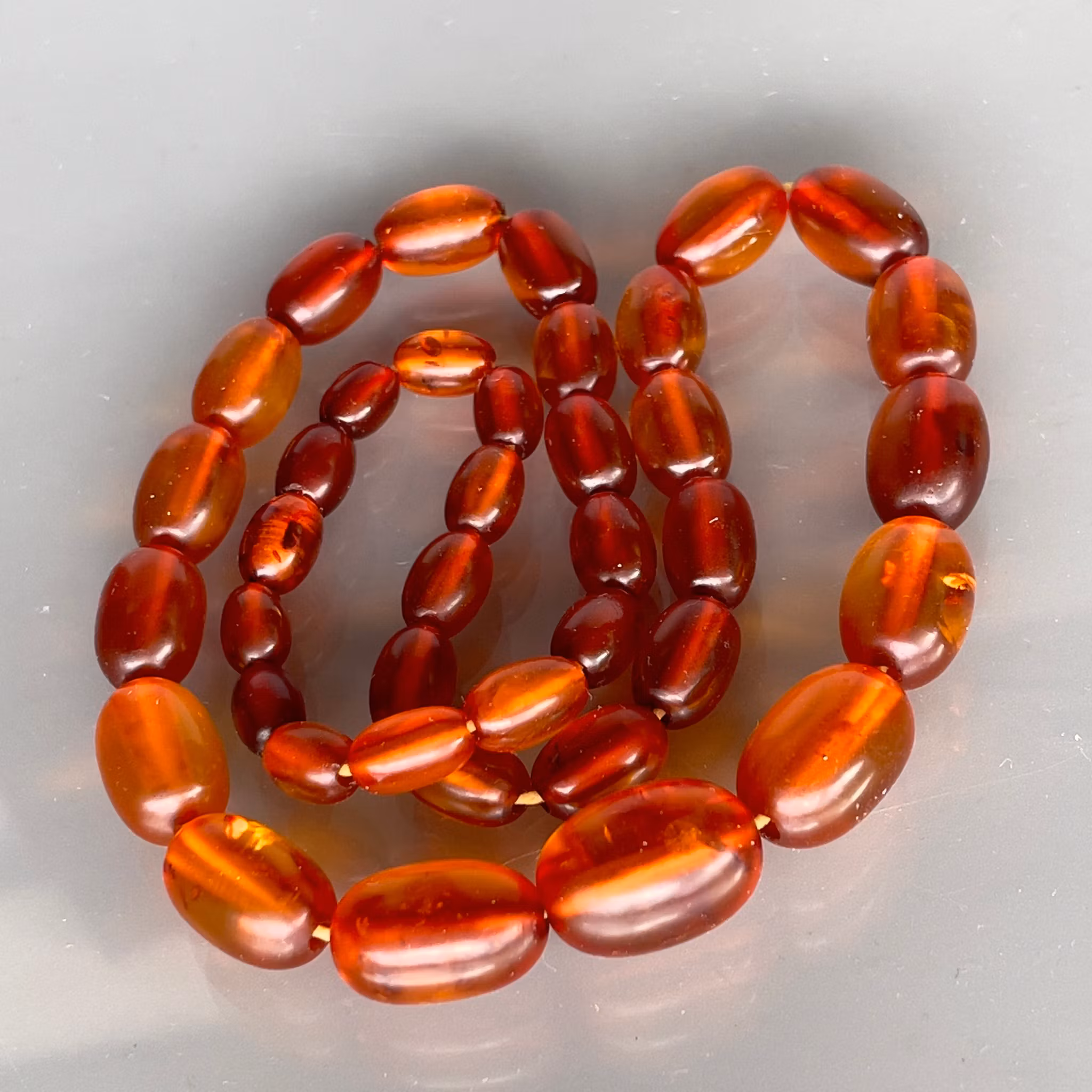 Antikt collier i naturlig bärnsten - Vackra klassisk honungs pärlor - 22 g