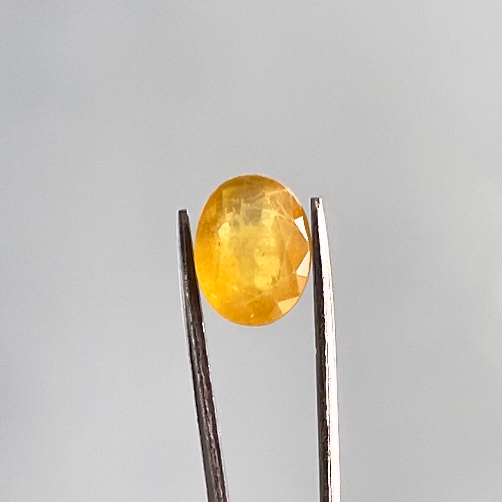 Naturlig gul safir 2.55 ct - Elegant oval slipad ädelsten