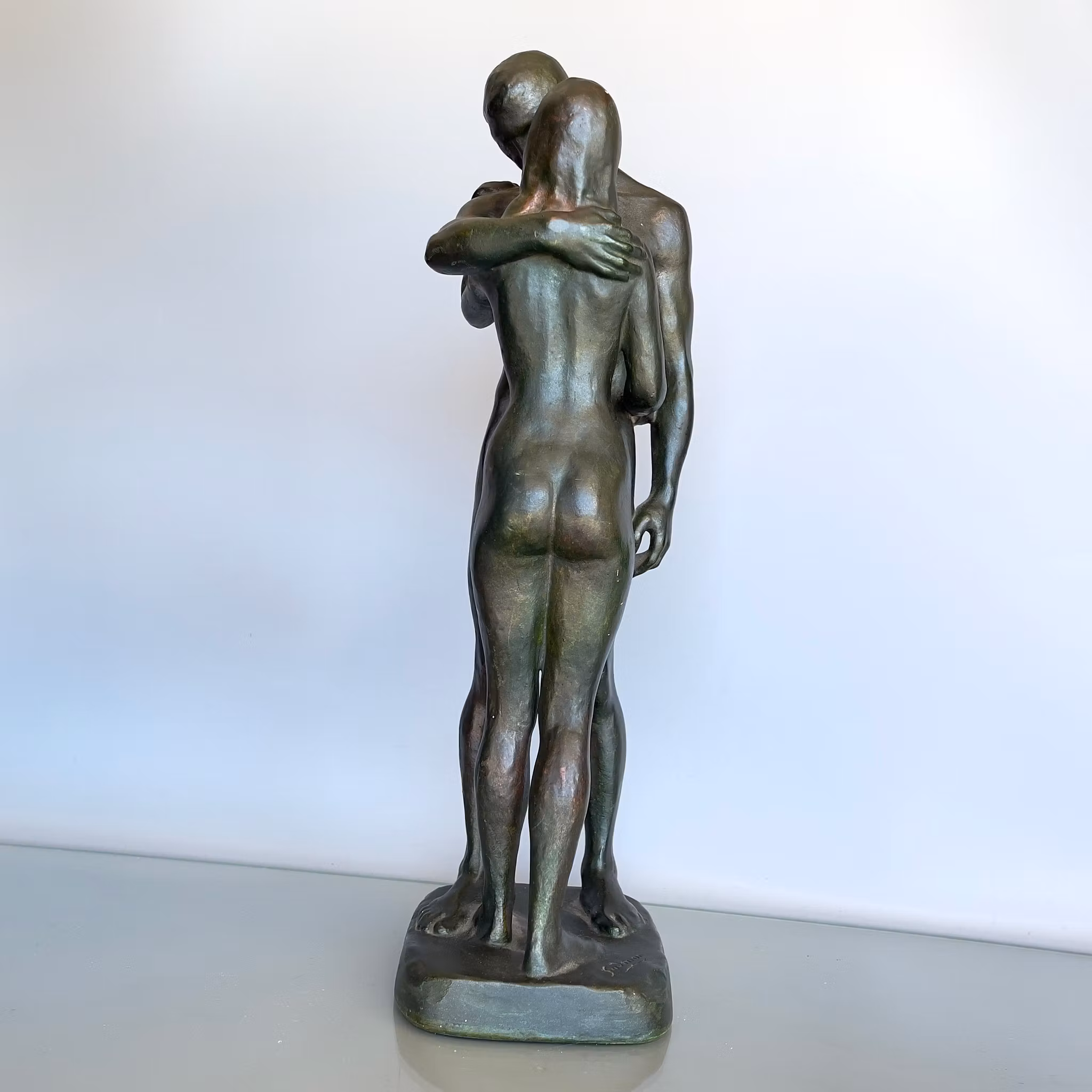 Gudmar Olovson - Skulptur “Les deux arbres” Par i omfamning, Patinerad gips, signerad