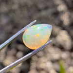 Naturlig Welo Opal 2,90 ct - Dropp formad Kaboschon - Intensivt Färgspel