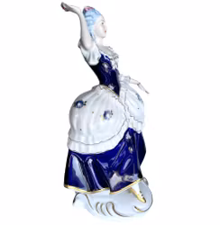 Royal Dux Bohemia - Elegant porselensfigur i rokokkostil