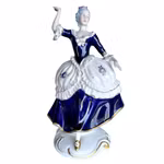 Royal Dux Bohemia - Elegant porslins figur i rokokostil