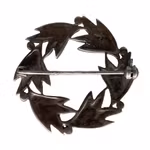 Antik Krans brosch, Lövcirkel Deco stil i 835 Silver med Markasiter