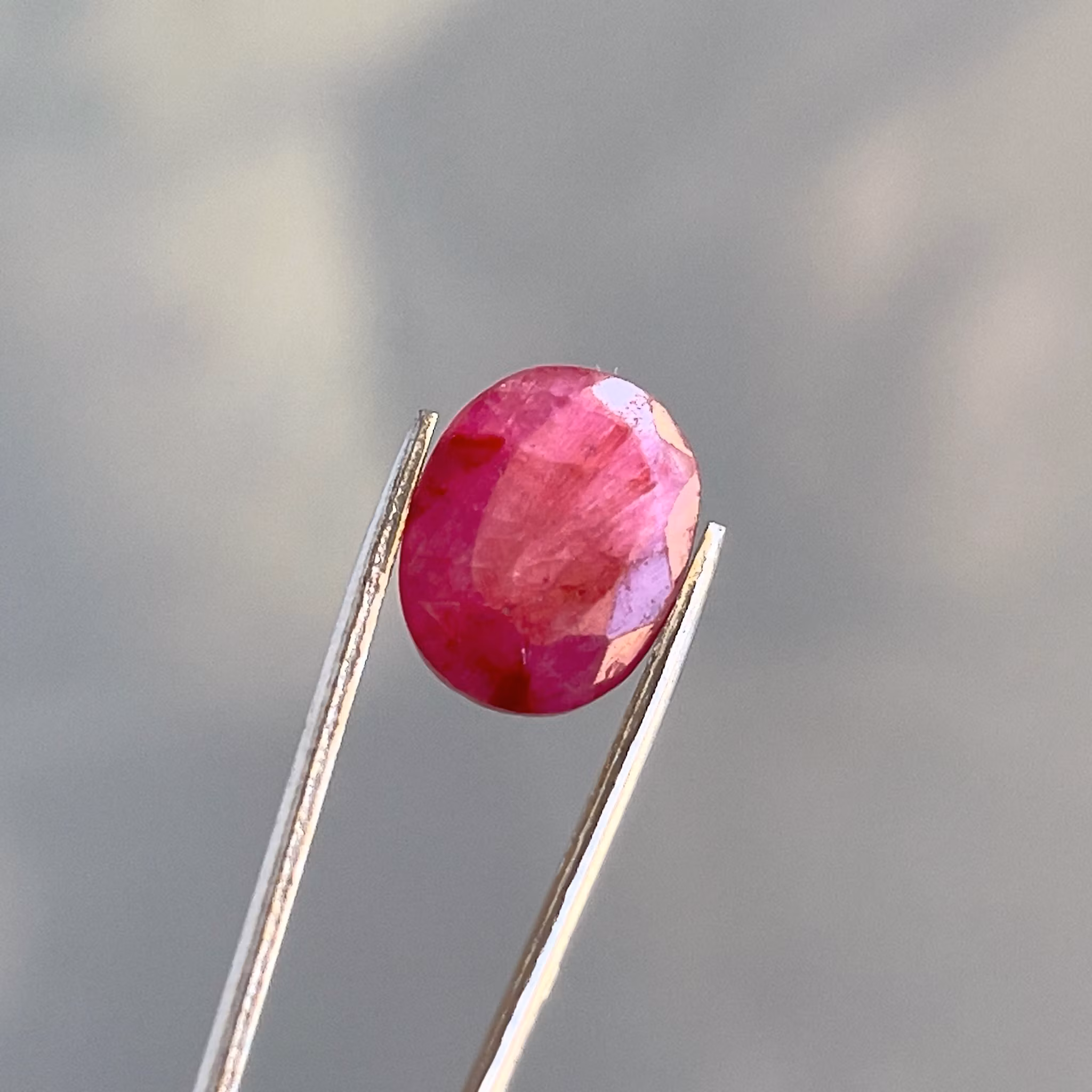 Naturlig rubin ca 5,05 ct - Oval fasett slipad ädelsten från äldre ring