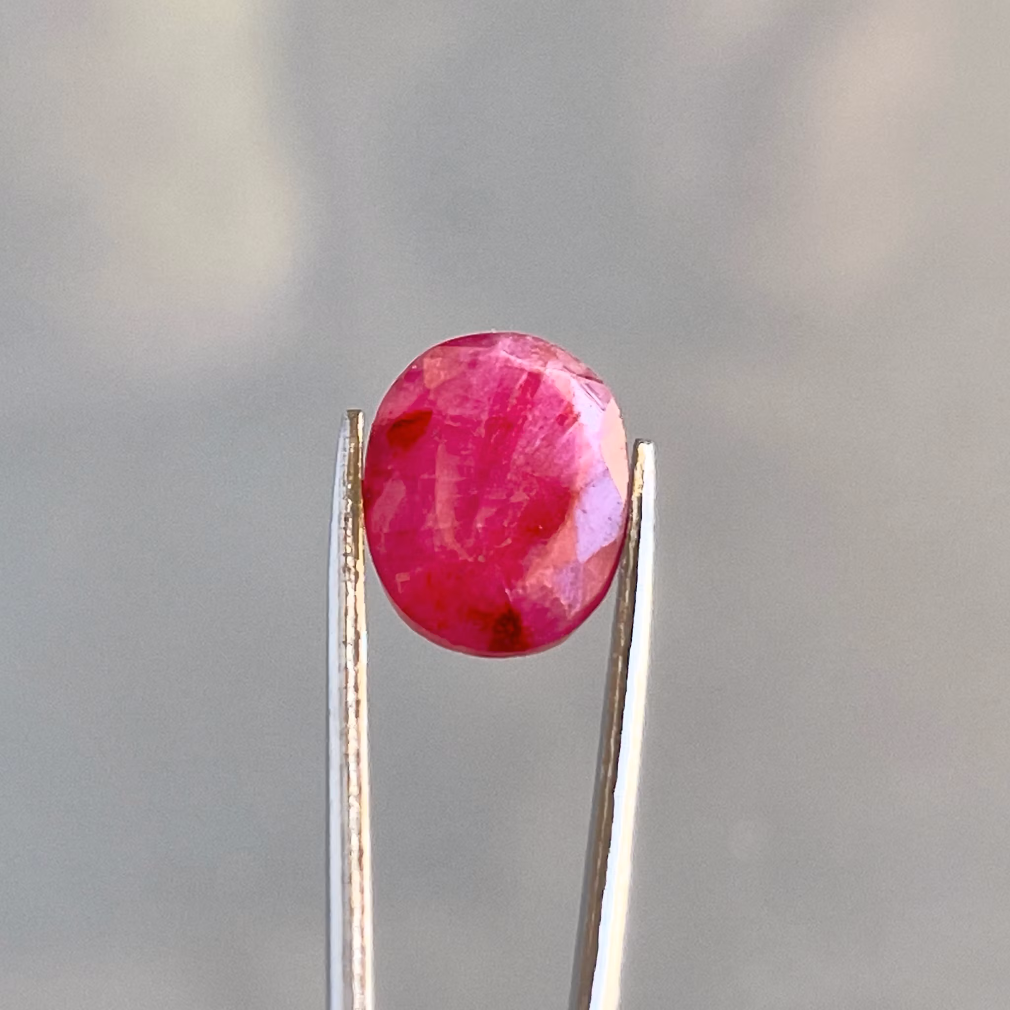 Naturlig rubin ca 5,05 ct - Oval fasett slipad ädelsten från äldre ring