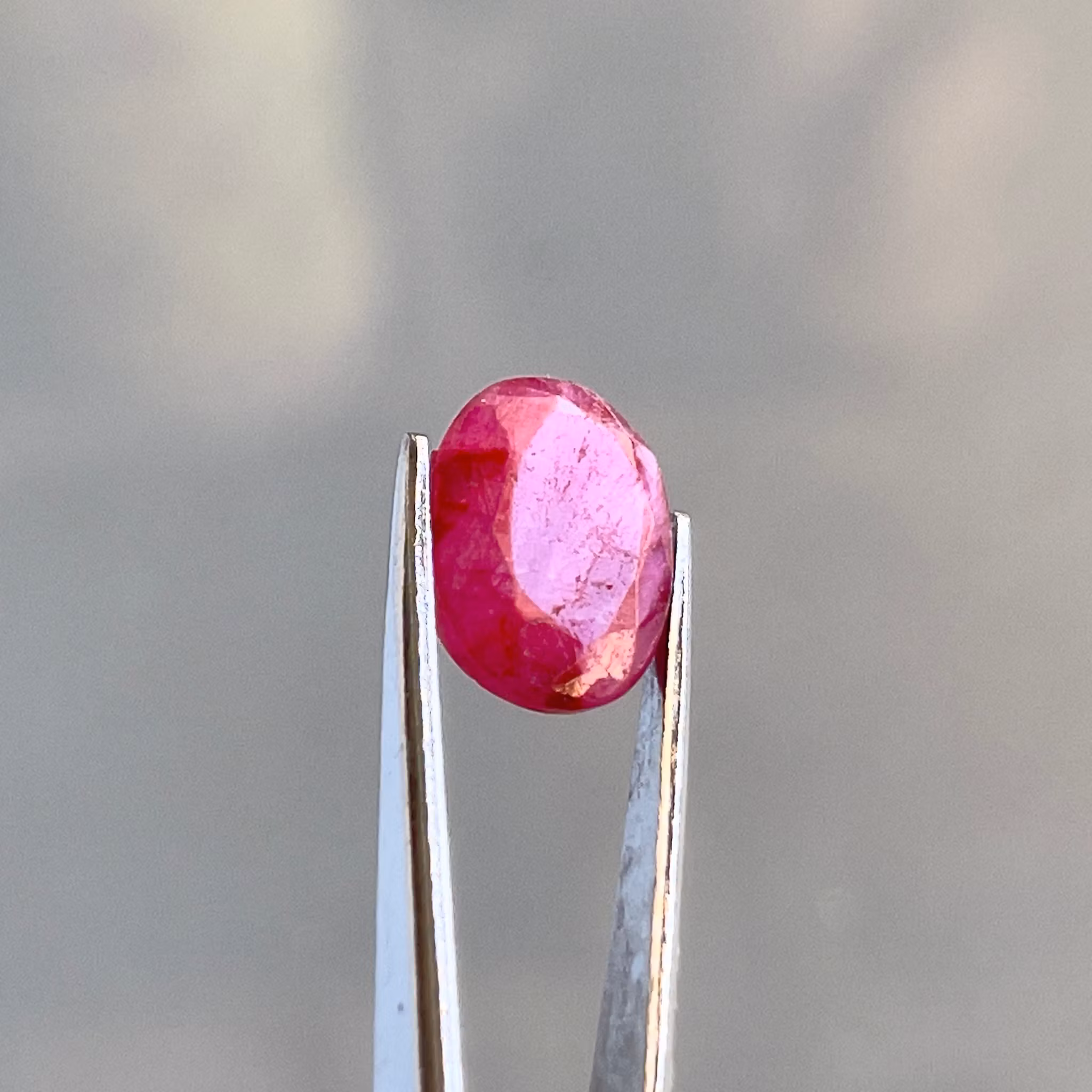 Naturlig rubin ca 5,05 ct - Oval fasett slipad ädelsten från äldre ring