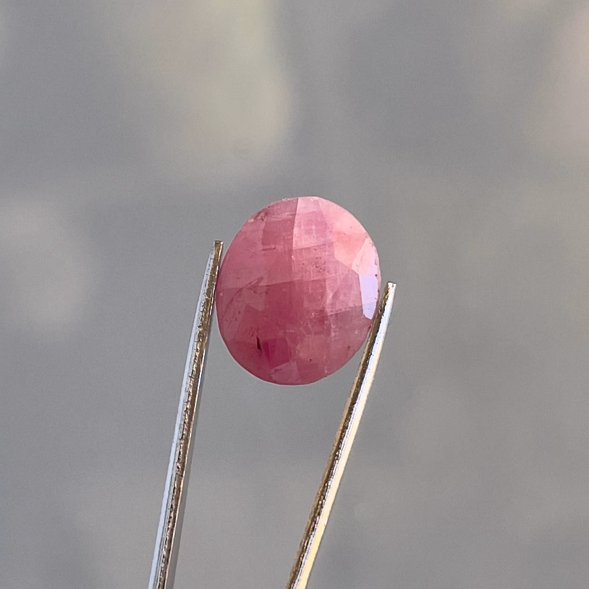 Naturlig rubin ca 9,10 ct - Oval fasett slipad ädelsten från äldre ring