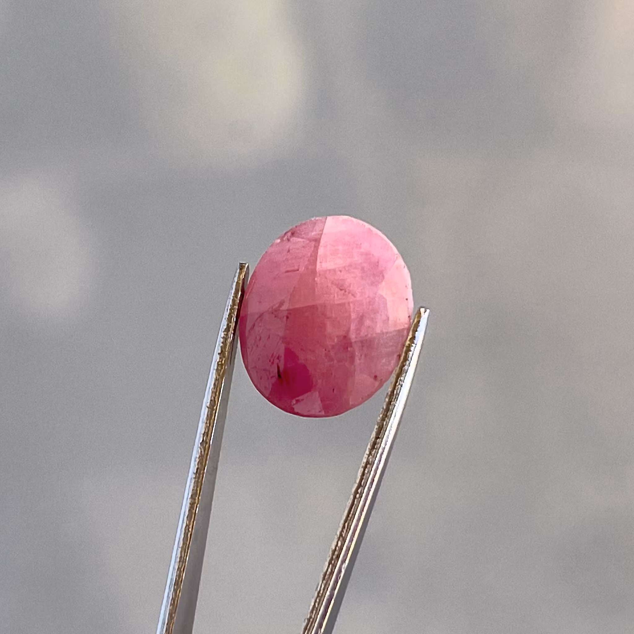 Naturlig rubin ca 9,10 ct - Oval fasett slipad ädelsten från äldre ring
