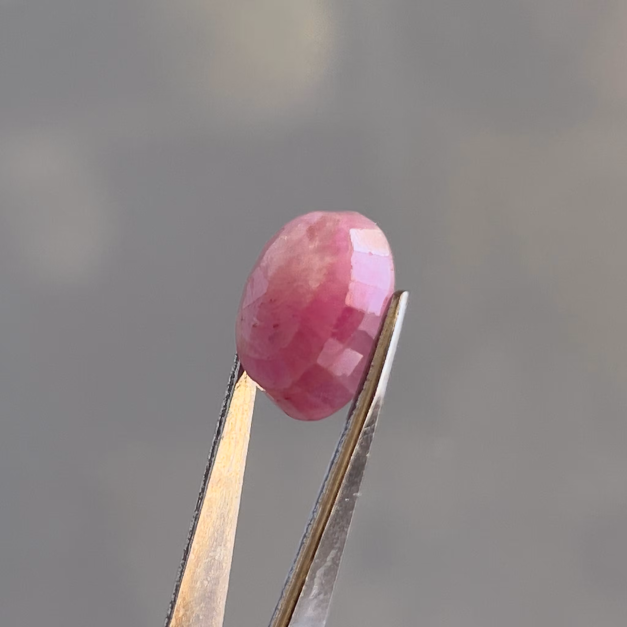 Naturlig rubin ca 9,10 ct - Oval fasett slipad ädelsten från äldre ring