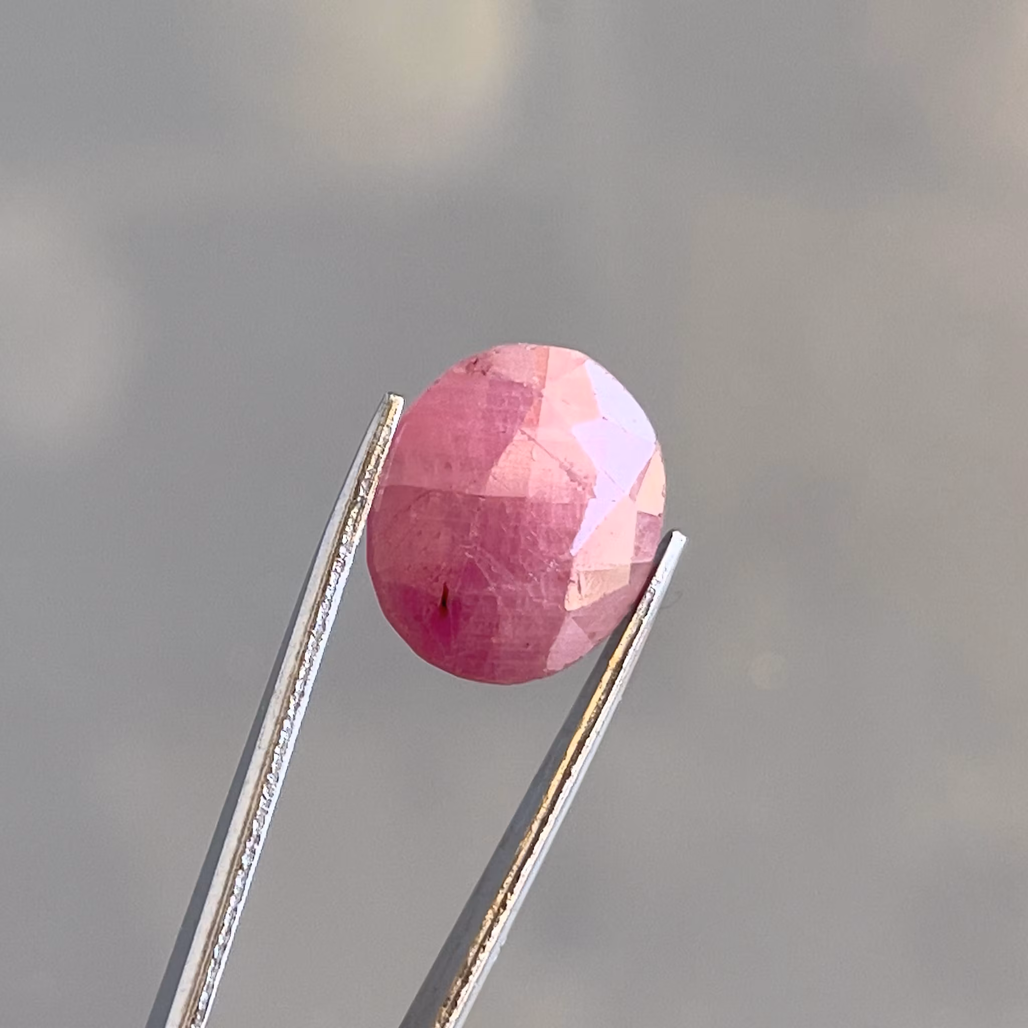 Naturlig rubin ca 9,10 ct - Oval fasett slipad ädelsten från äldre ring