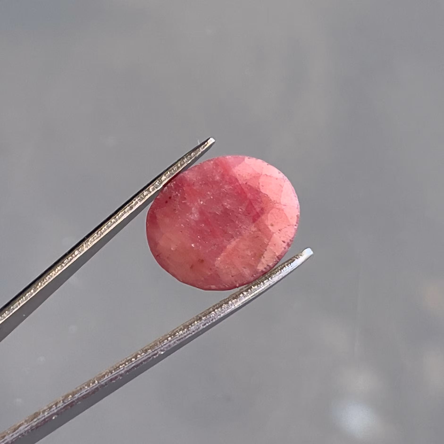 Naturlig Rubin ca 10,05 ct - Oval fasett slipad ädelsten från äldre smycke