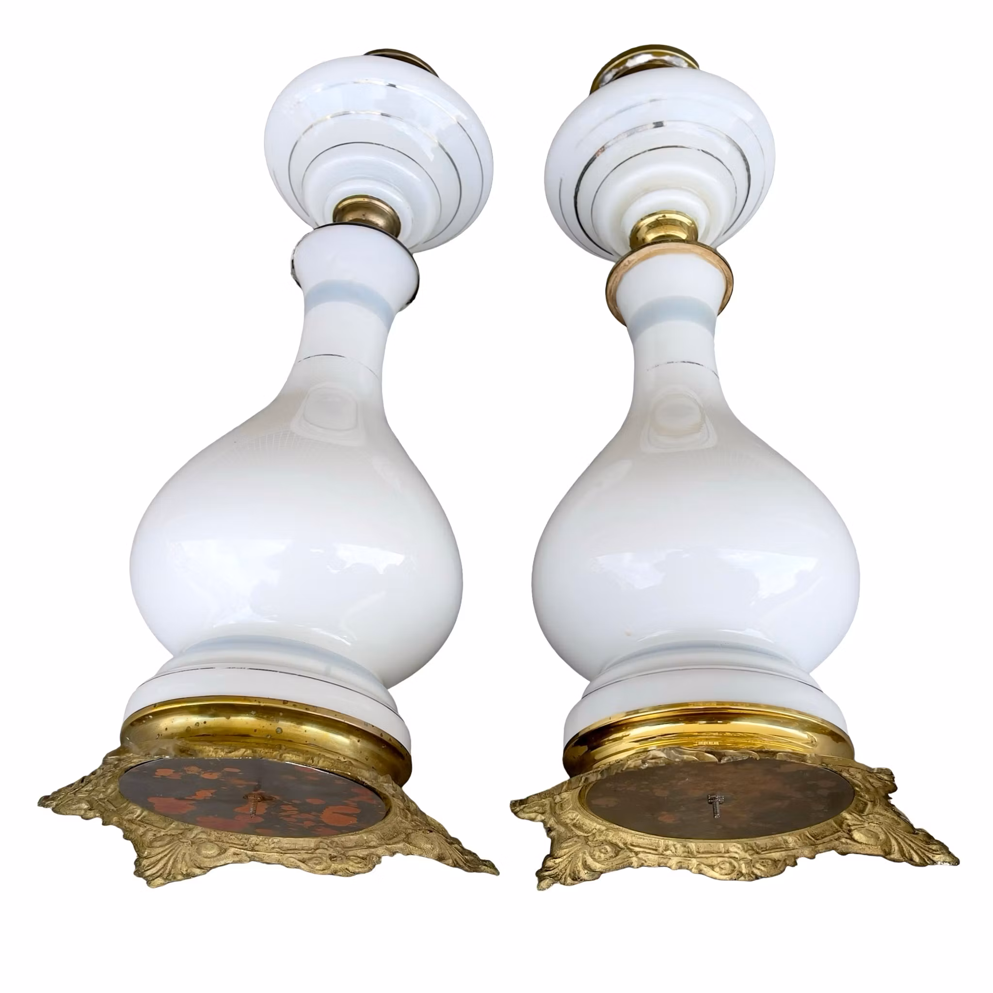 Antikt Par Fotogenlampor i Opalin glas med Romantiska Motiv