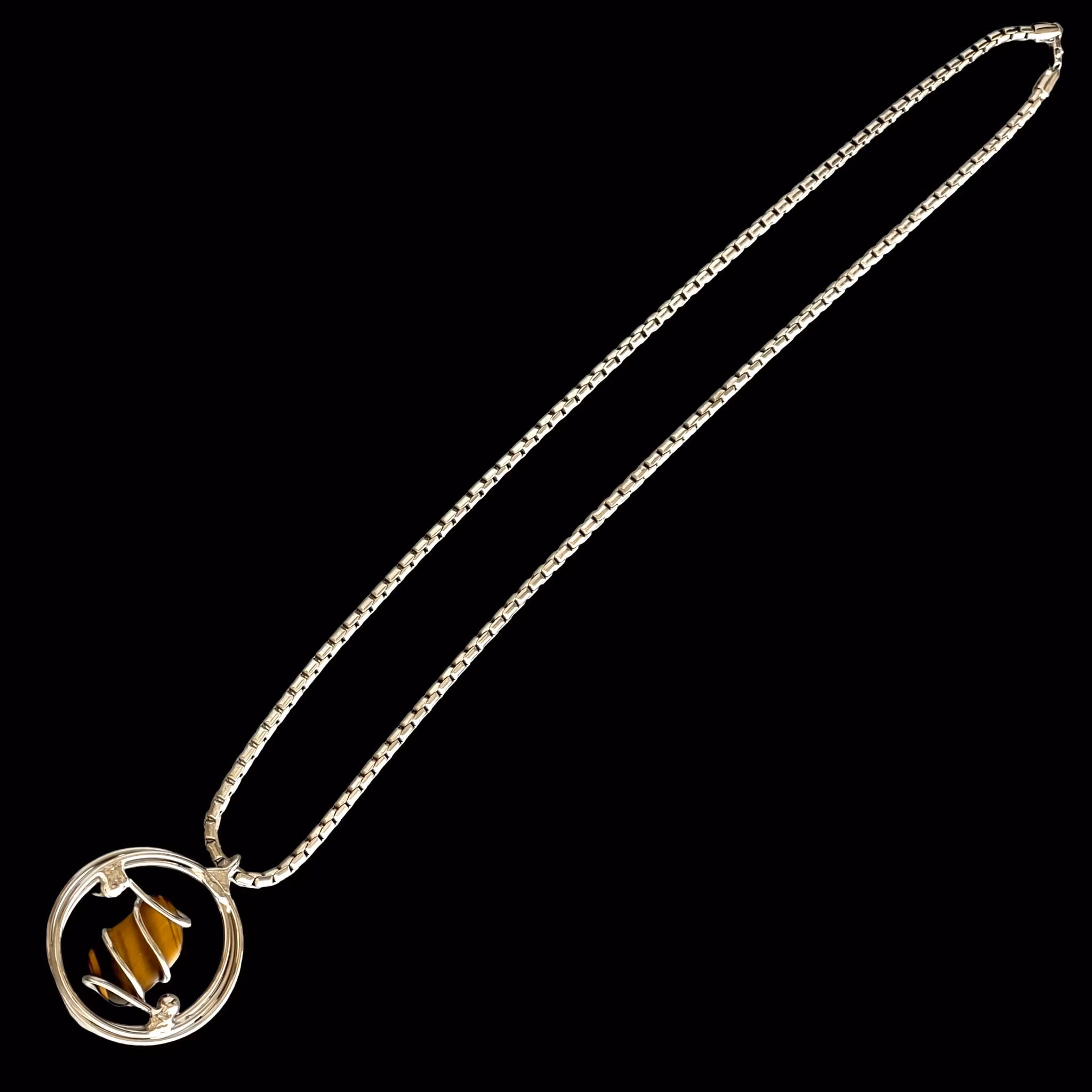 Vintage halsband med tigeröga - Modernistisk design i vitmetall