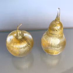 Isle of Wight Studio Glass - Exklusivt set med äpple & päron i handblåst konstglas