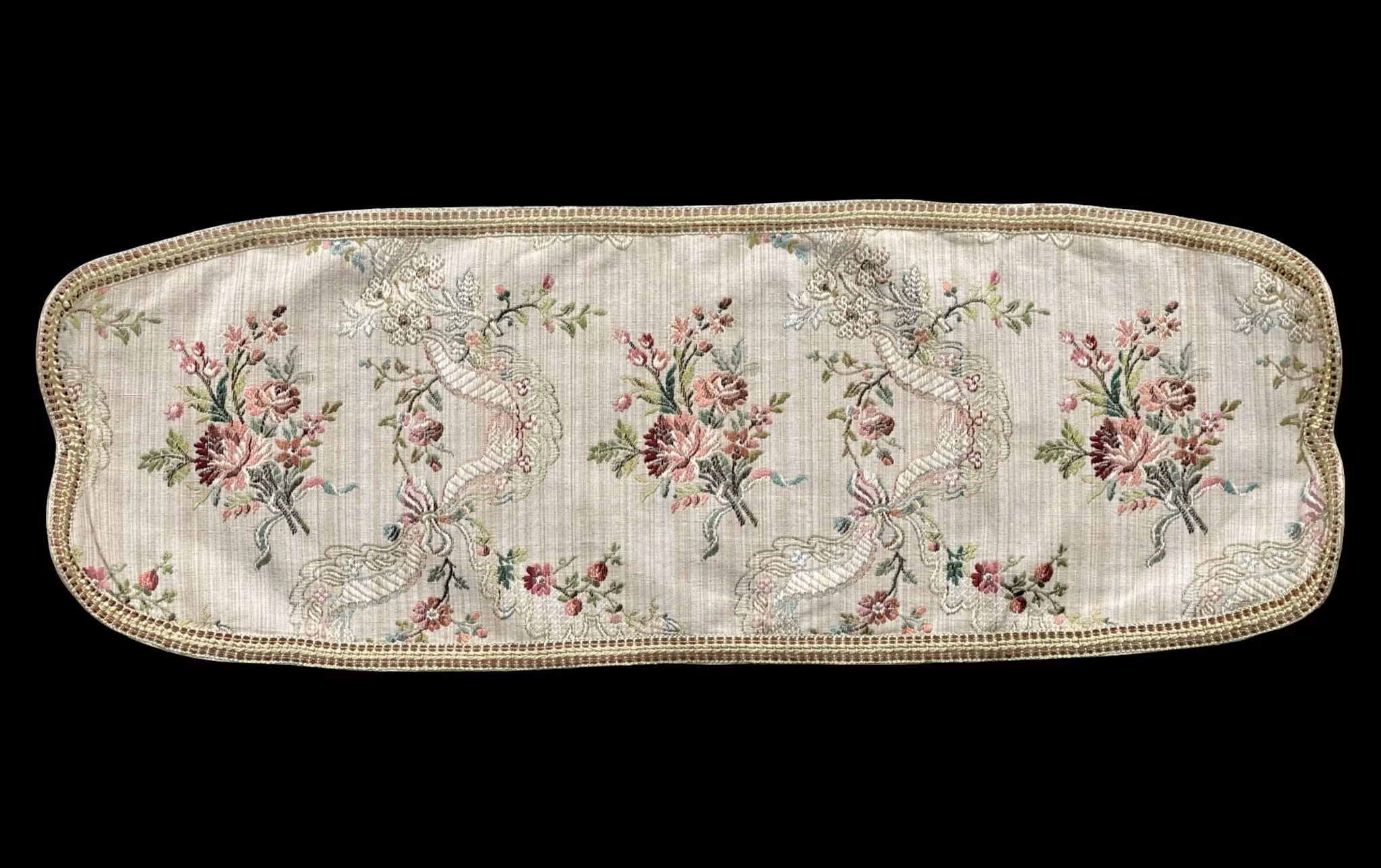 Elegant vintage dukset med broderade löpare och tabletter - 6 delar