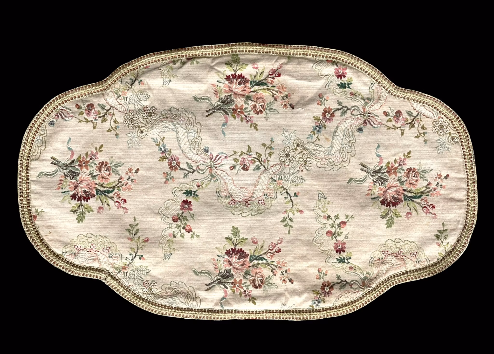 Elegant vintage dukset med broderade löpare och tabletter - 6 delar