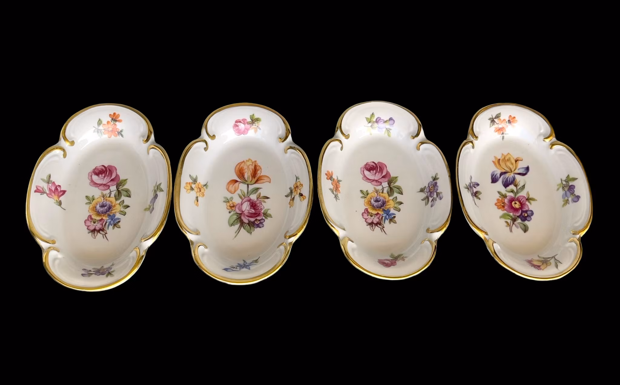 JLMENAU - 4 st Uppläggnings fat / Små Serverings fat i Porslin med Blommotiv & Gulddekor – Tyskland