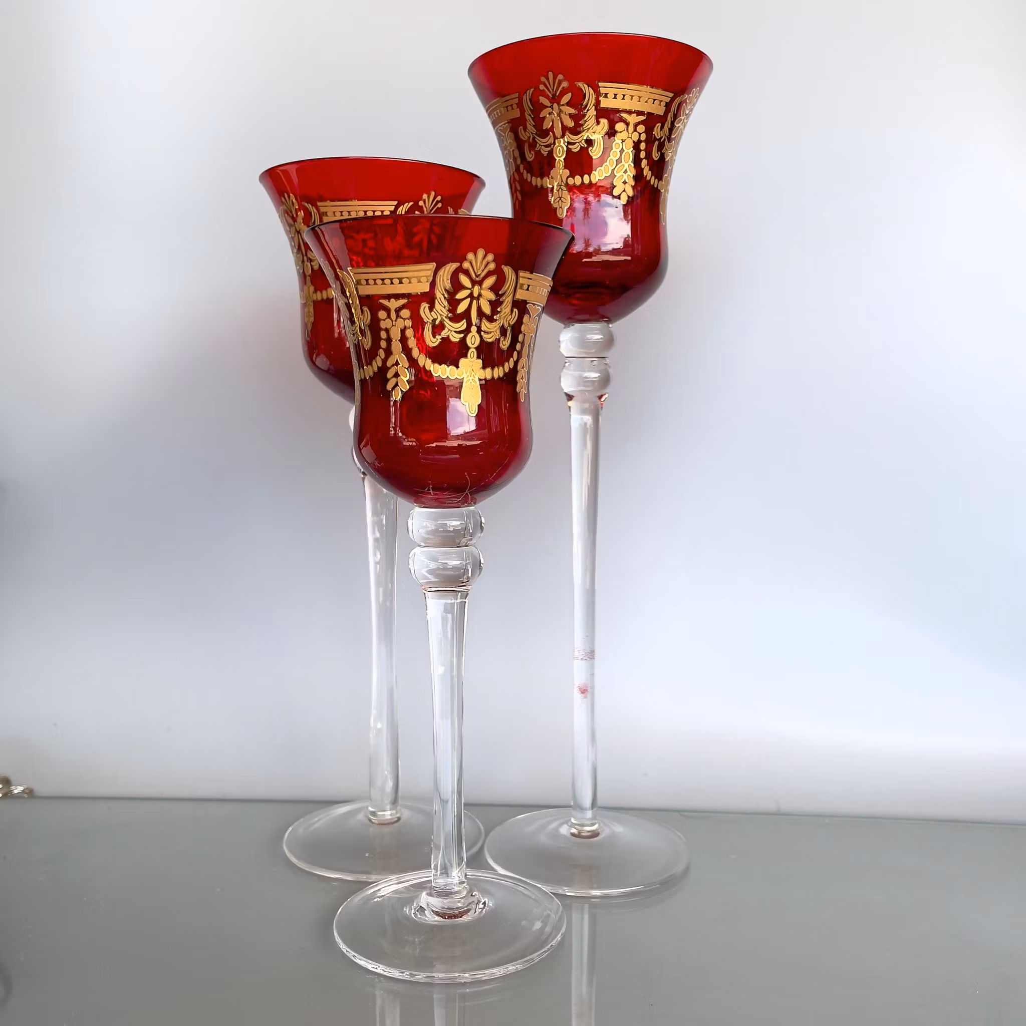 3 st Exklusiva vintage vinglas - Rubinrött glas med rik guld förgylld dekor