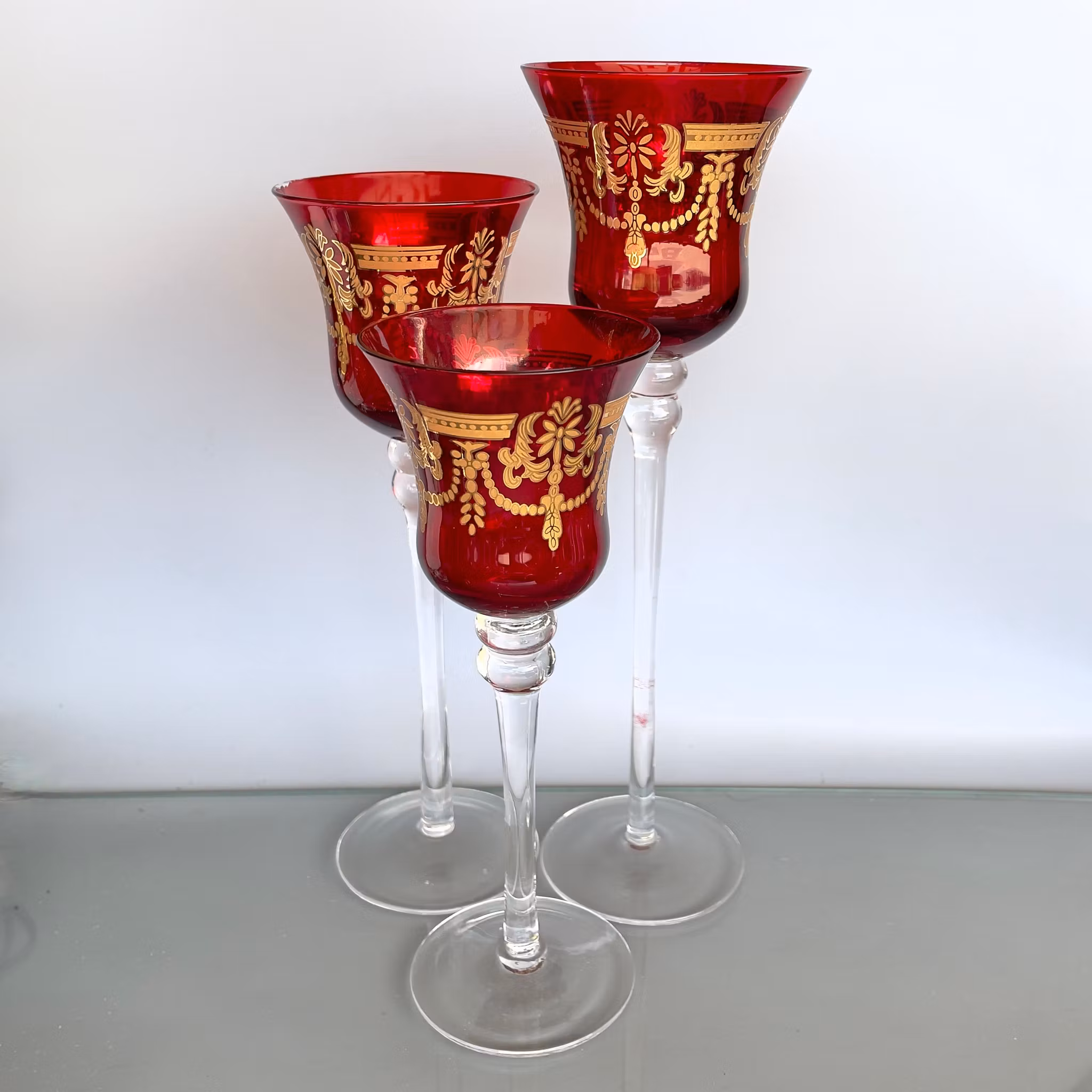 3 st Exklusiva vintage vinglas - Rubinrött glas med rik guld förgylld dekor