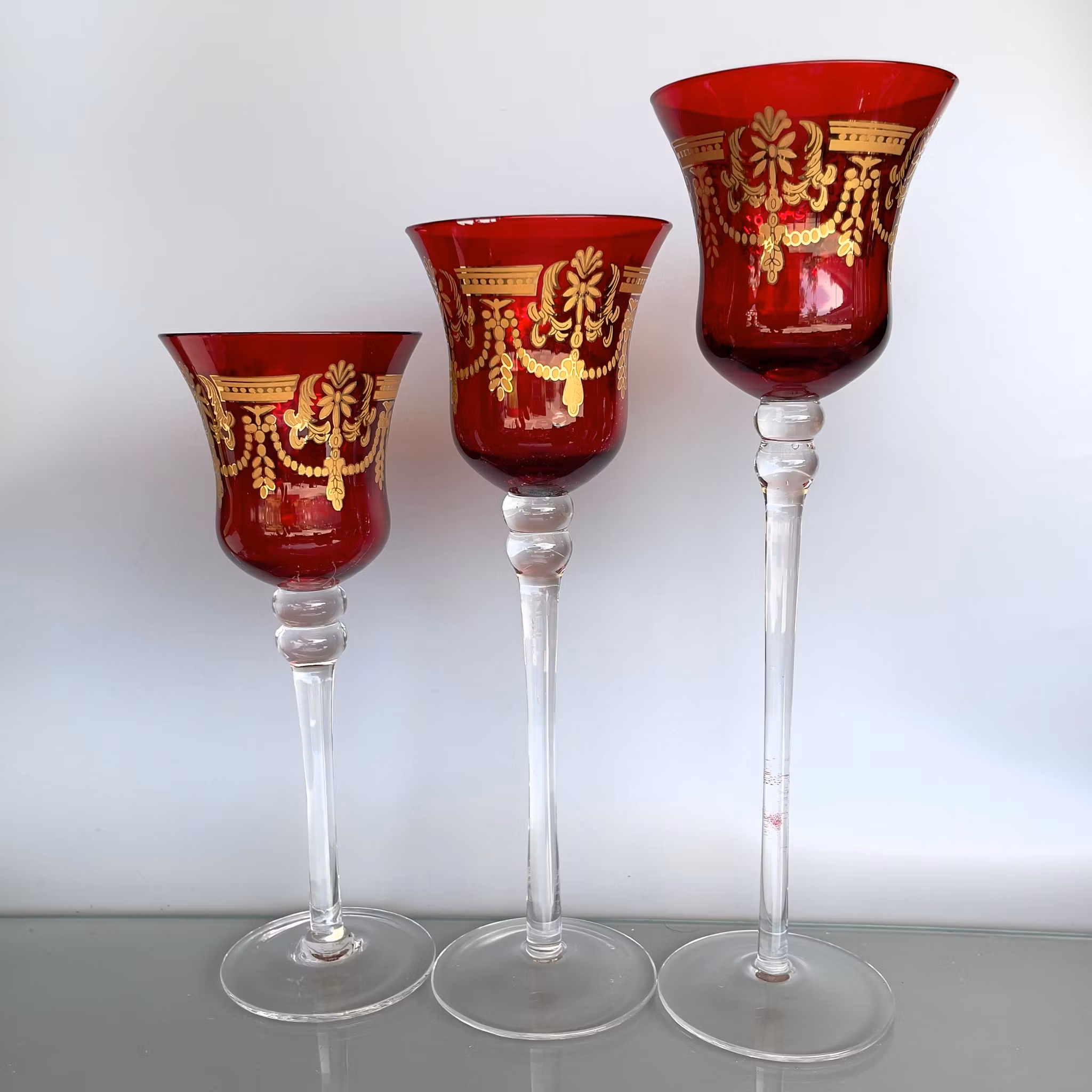3 st Exklusiva vintage vinglas - Rubinrött glas med rik guld förgylld dekor