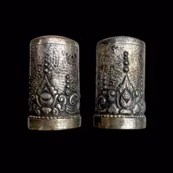 Antika salt & pepparkar - 800 silver - Handhamrad dekor - 78 g