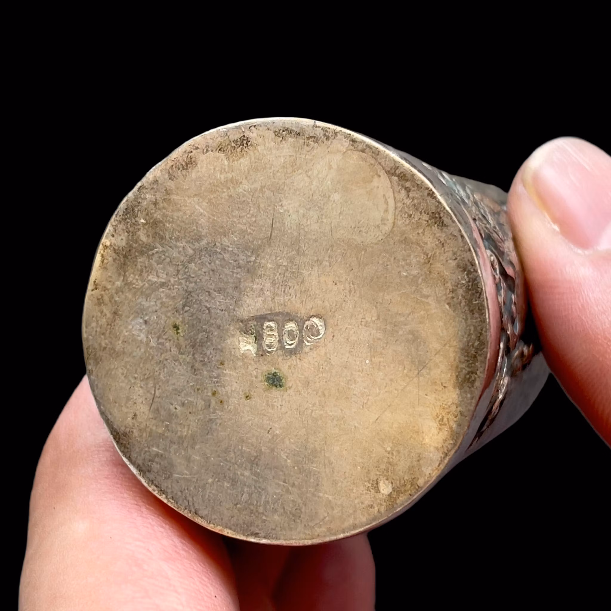 Salière et poivrière anciennes - Argent 800 - Décoration martelée à la main - 78 g