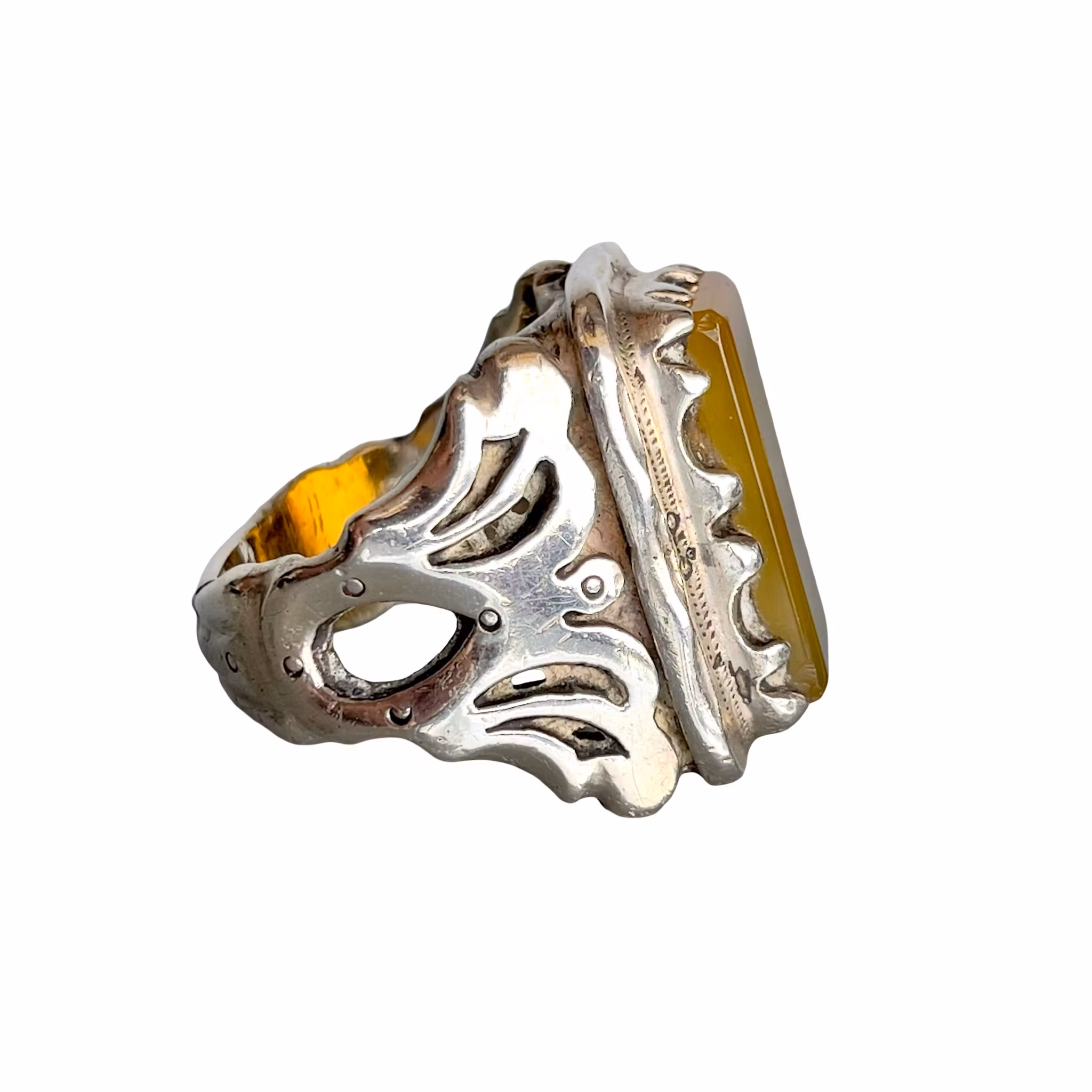 Kraftig vintage silver ring med ca 18 ct gul agat - 26 g - Orientalisk design