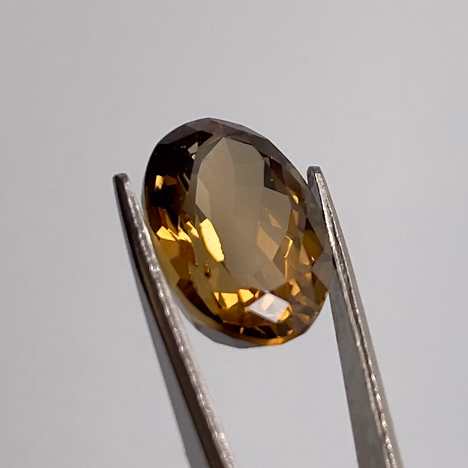 Naturlig Rökkvarts 7 ct - Oval Fasett slipad Ädelsten