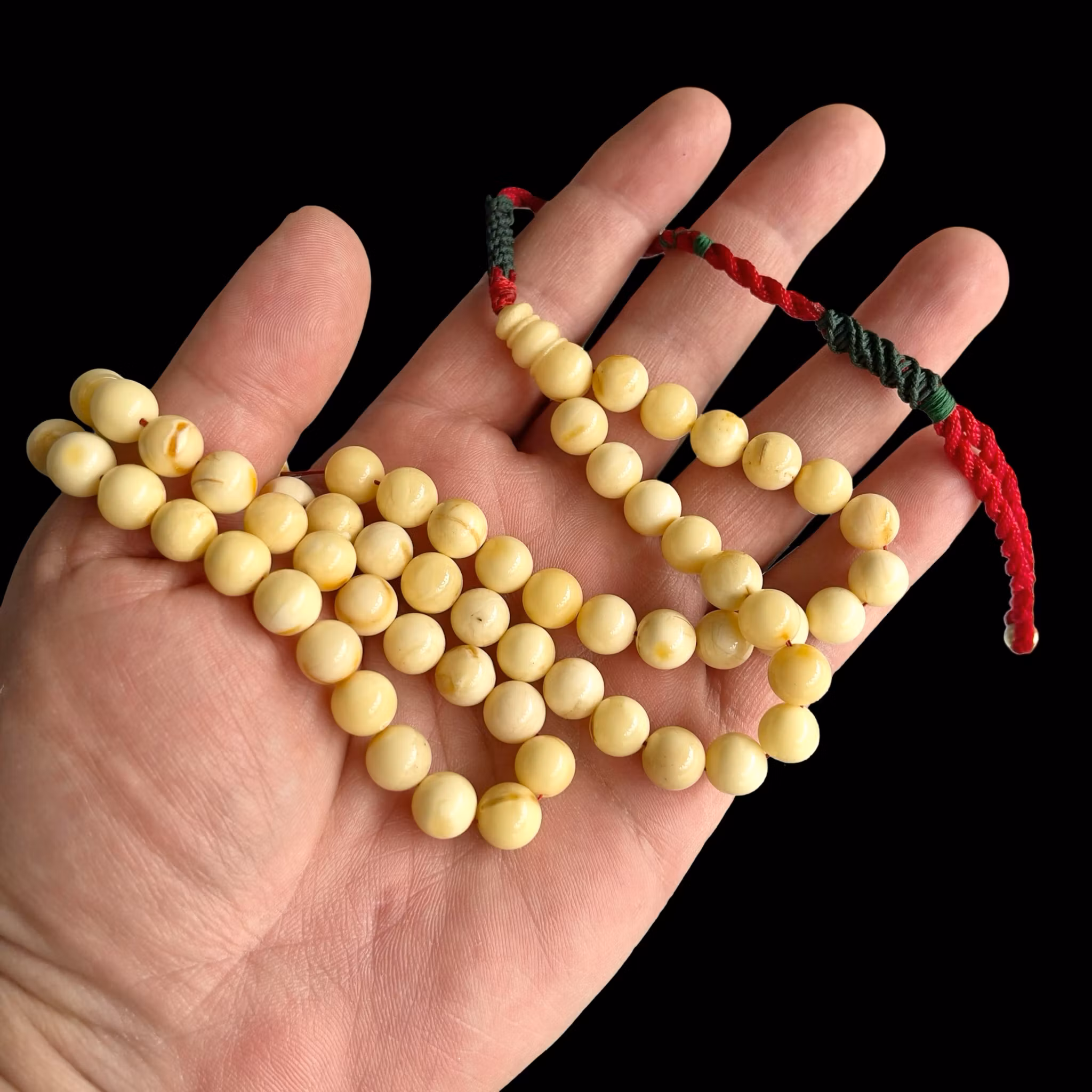 Äldre Radband - Naturlig Vit Bärnsten - 65 Pärlor - 31 g