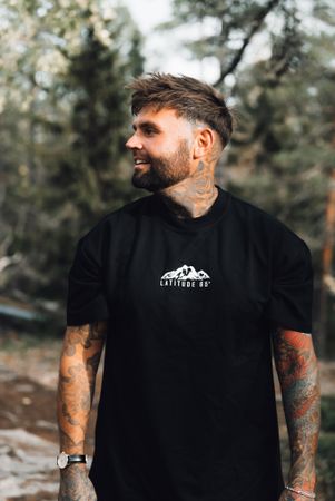 LATITUDE 65 OVERSIZED T-SHIRT - SVART