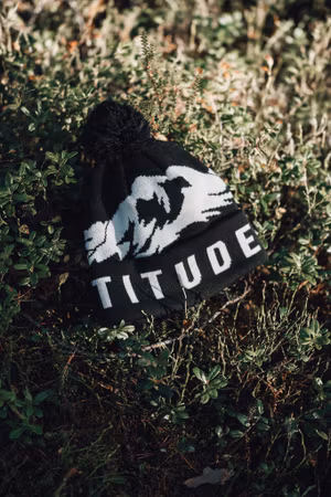 LATITUDE 65 - HOCKEY BEANIE - SVART