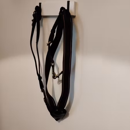 Svart förbygel  full