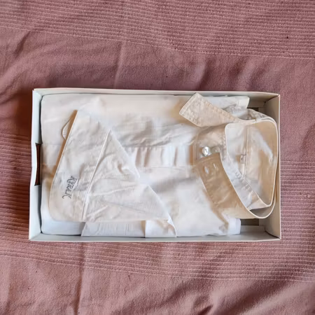 Vit tävlingsskjorta från Kyra K i storlek M