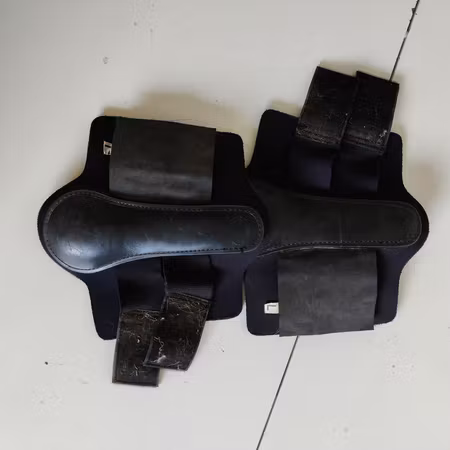 Svarta benskydd FULL