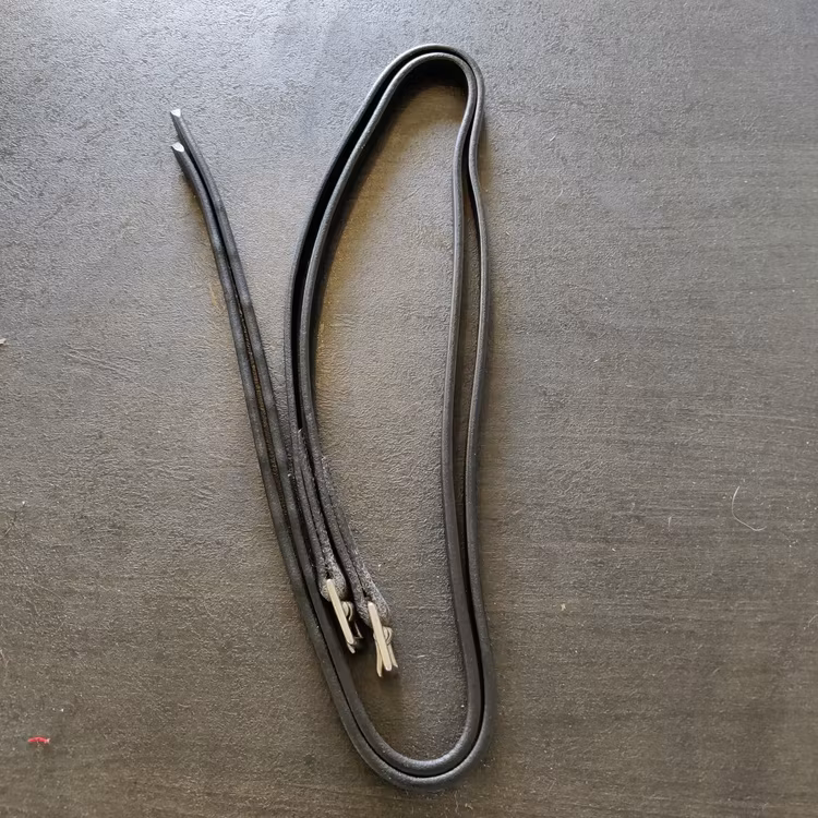 Tunna läderremmar med spänne 110 cm