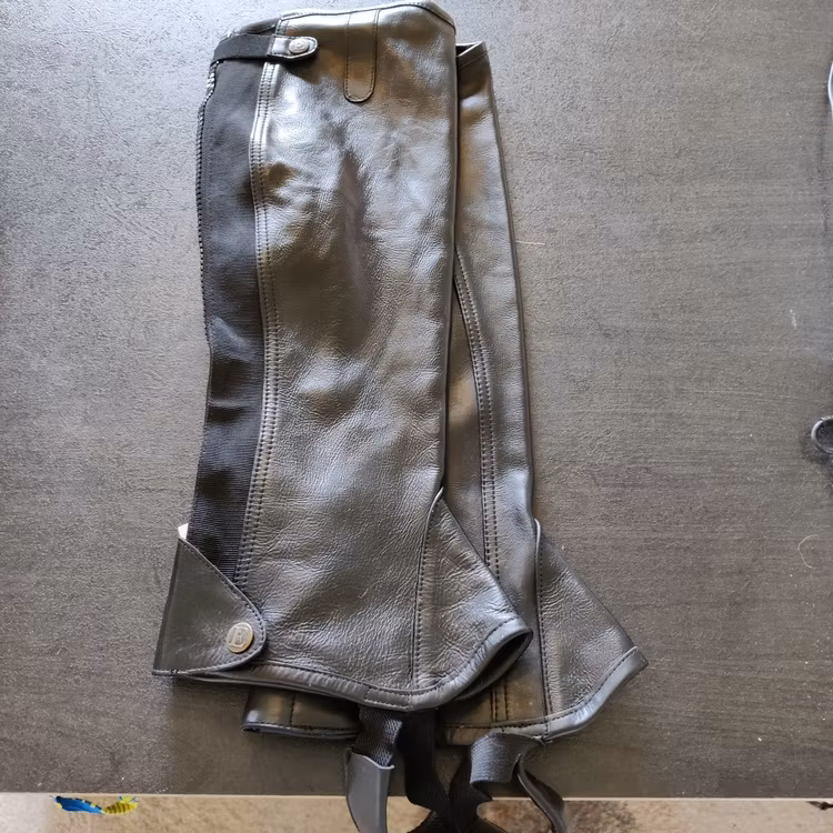 Svarta shortchaps i läder Equipage strl L