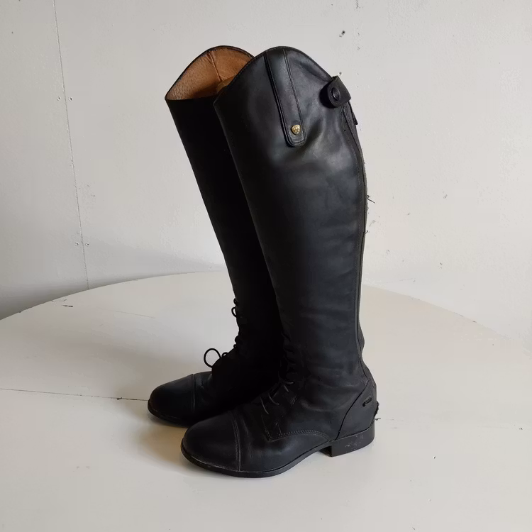 Svarta ridstövlar ARIAT Heritage contour field zip37.5 short/reg 43/34