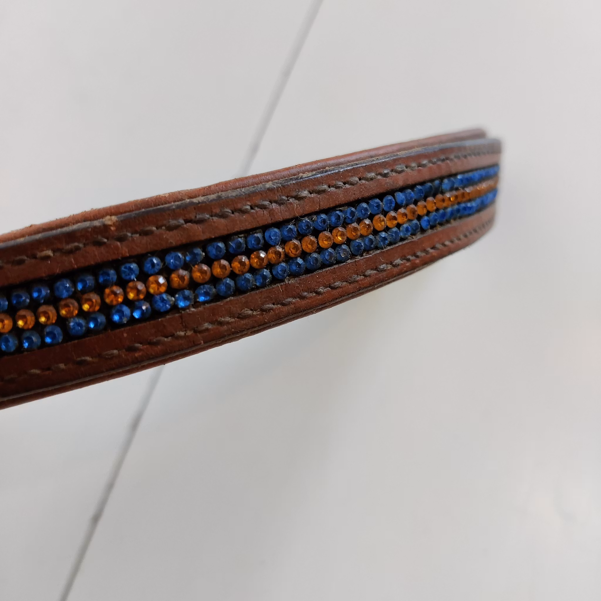 Brunt pannband med bling COB