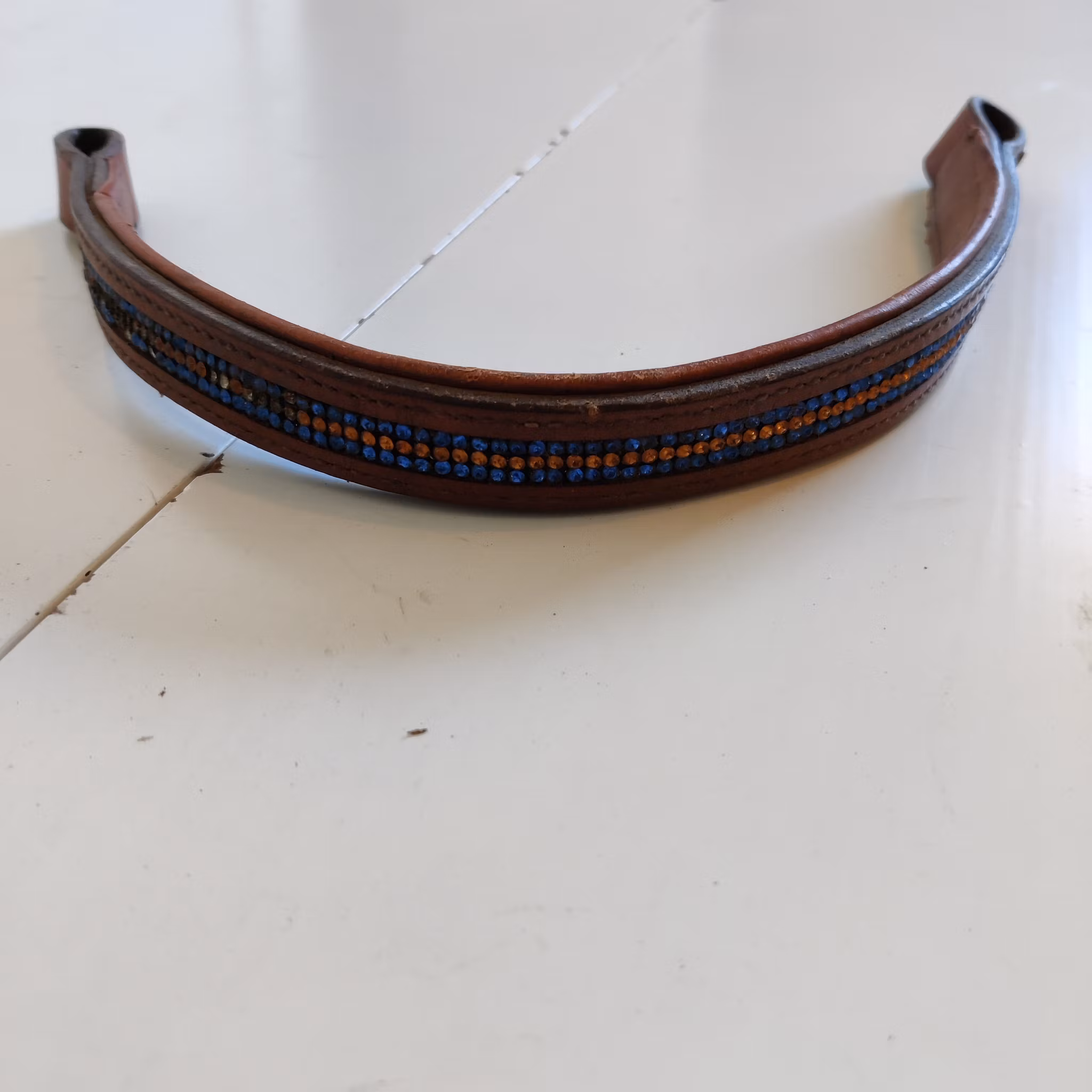 Brunt pannband med bling COB