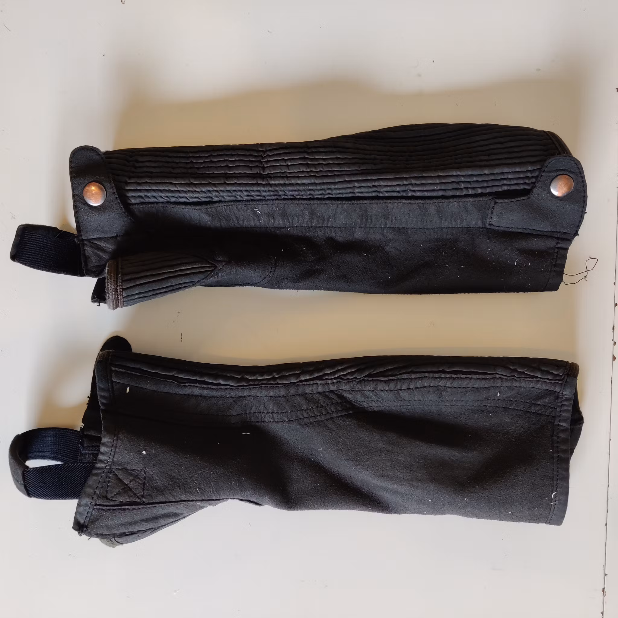 Svarta shortchaps strl 10 år