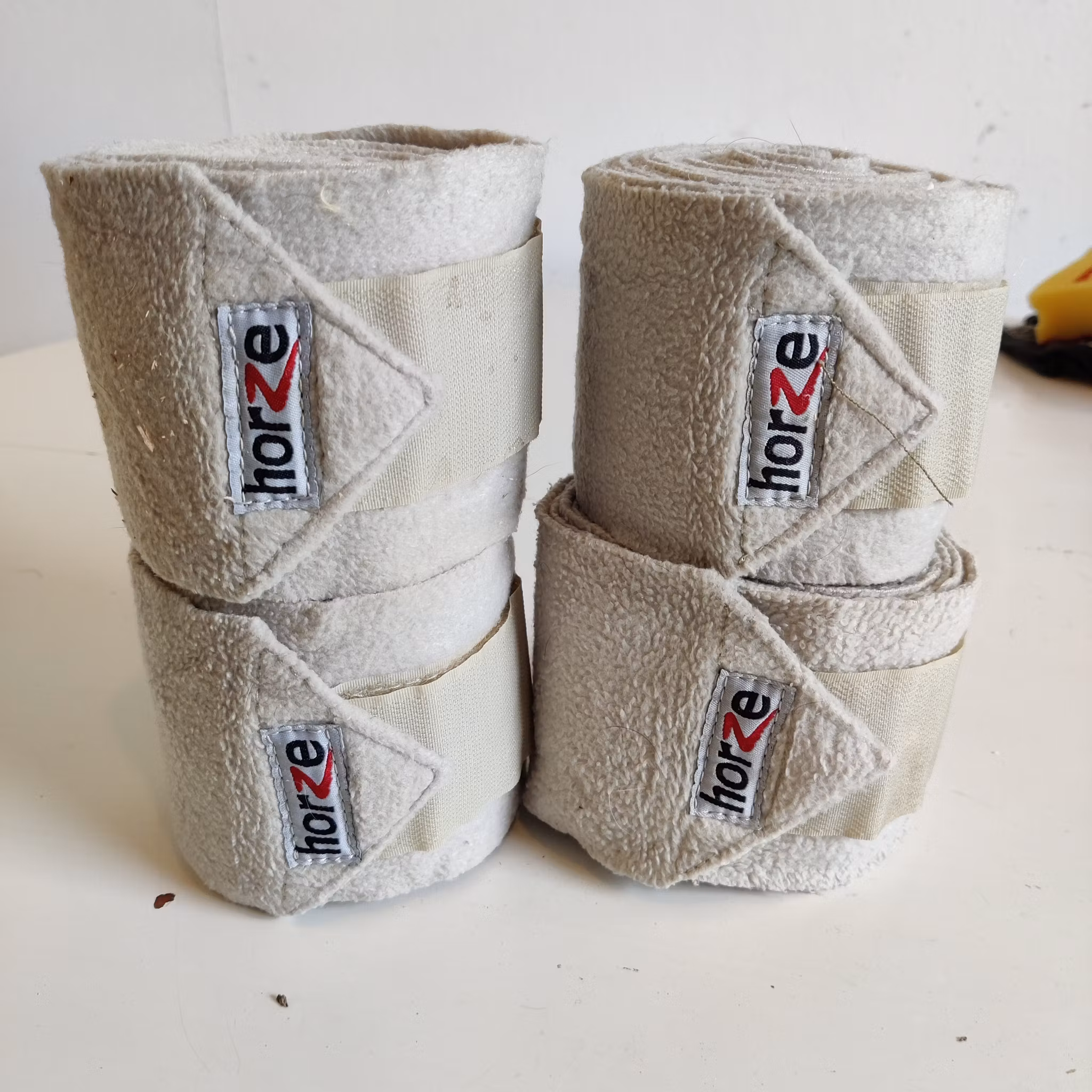 4 st beige fleecelindor Horze