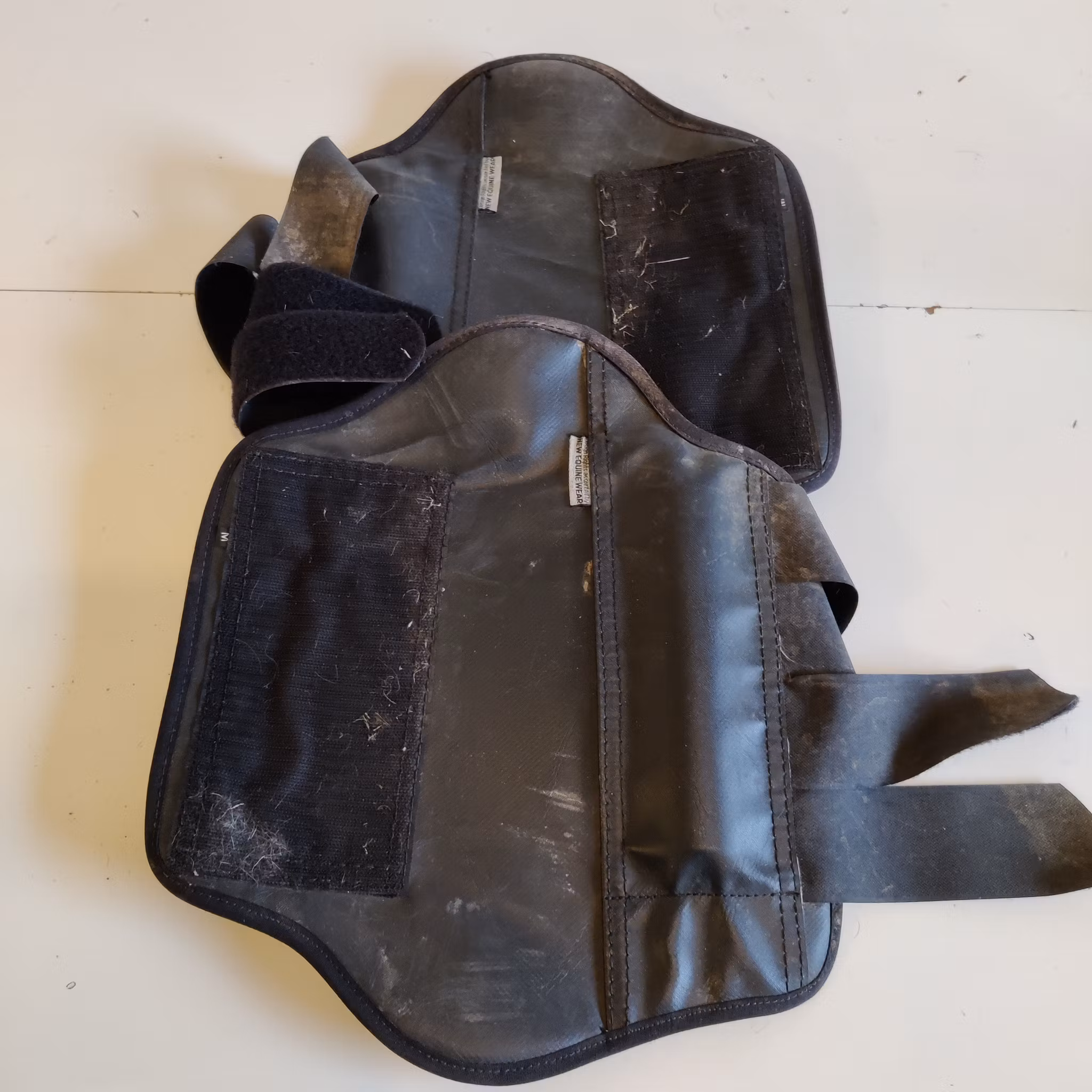 Svarta terrängskydd New equine wear Medium