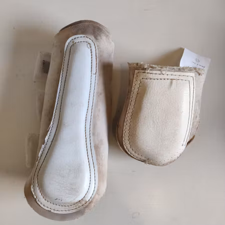 Vita benskyddd fram & bak Globus FULL