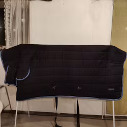 Blått stalltäcke med hals 145 cm 250 g Horze Glasgow