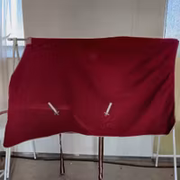 Vinrött ulltäcke 135 cm
