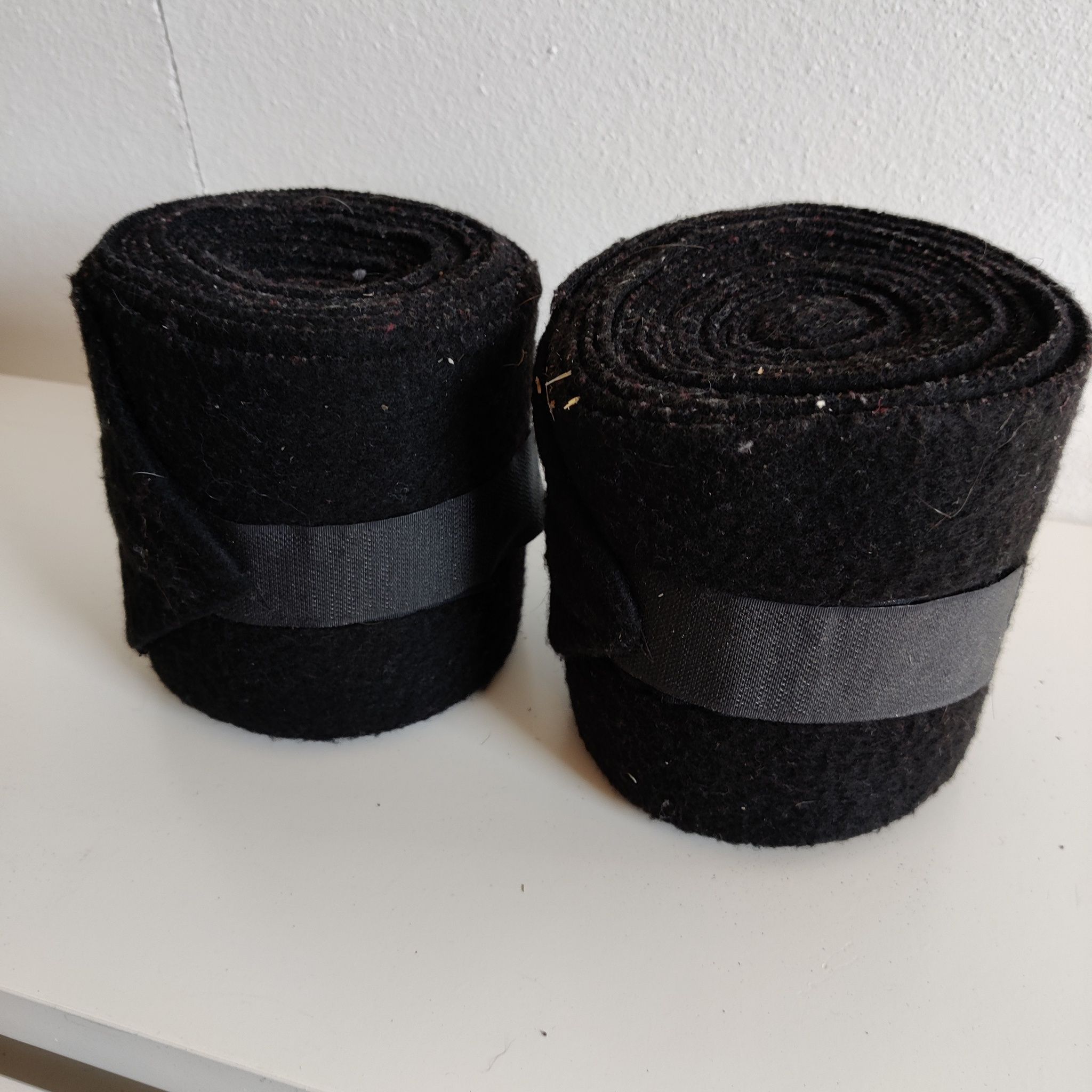 2 svarta fleecelindor