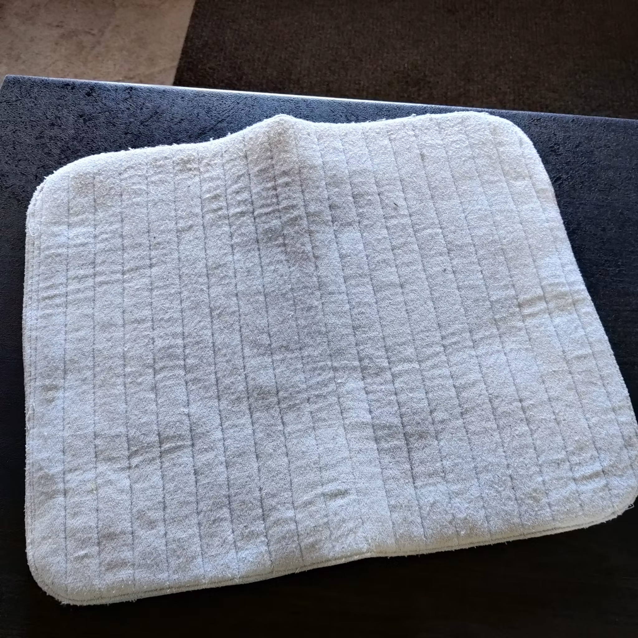 2 st vita paddar  50 x 41 cm