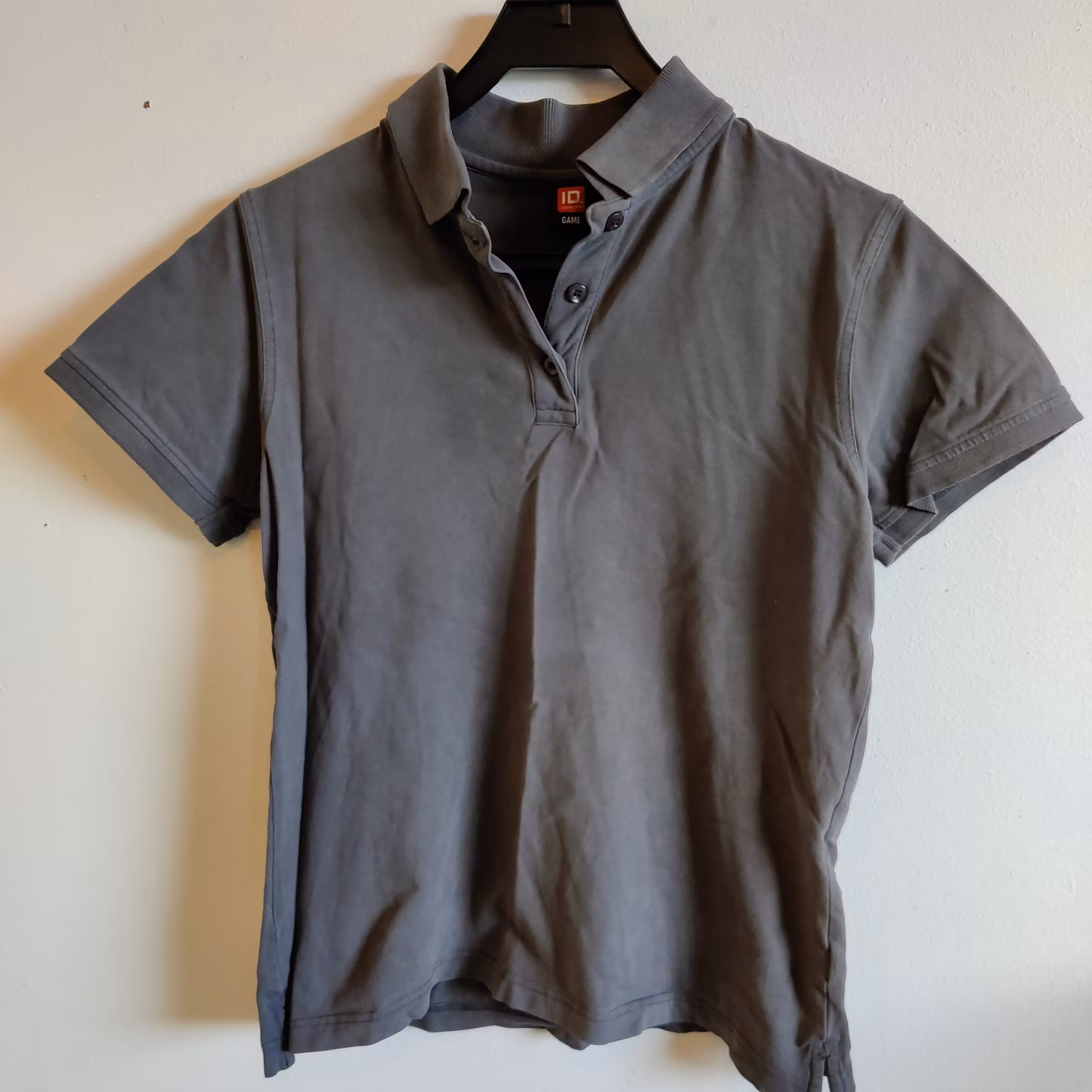 Grå kortärmad piké MEDIUM